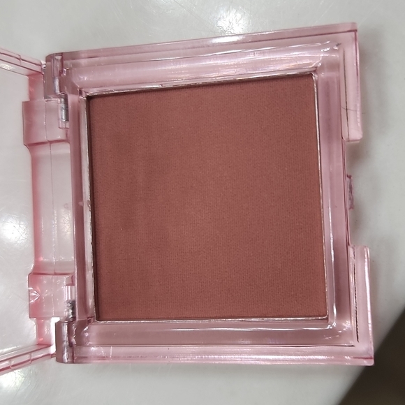 Sophia+Mabelle powder blush - Picture 3 of 3